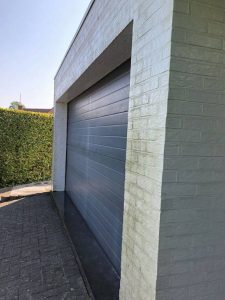 Gevel huis en poort professioneel laten schilderen Hasselt Limburg voor
